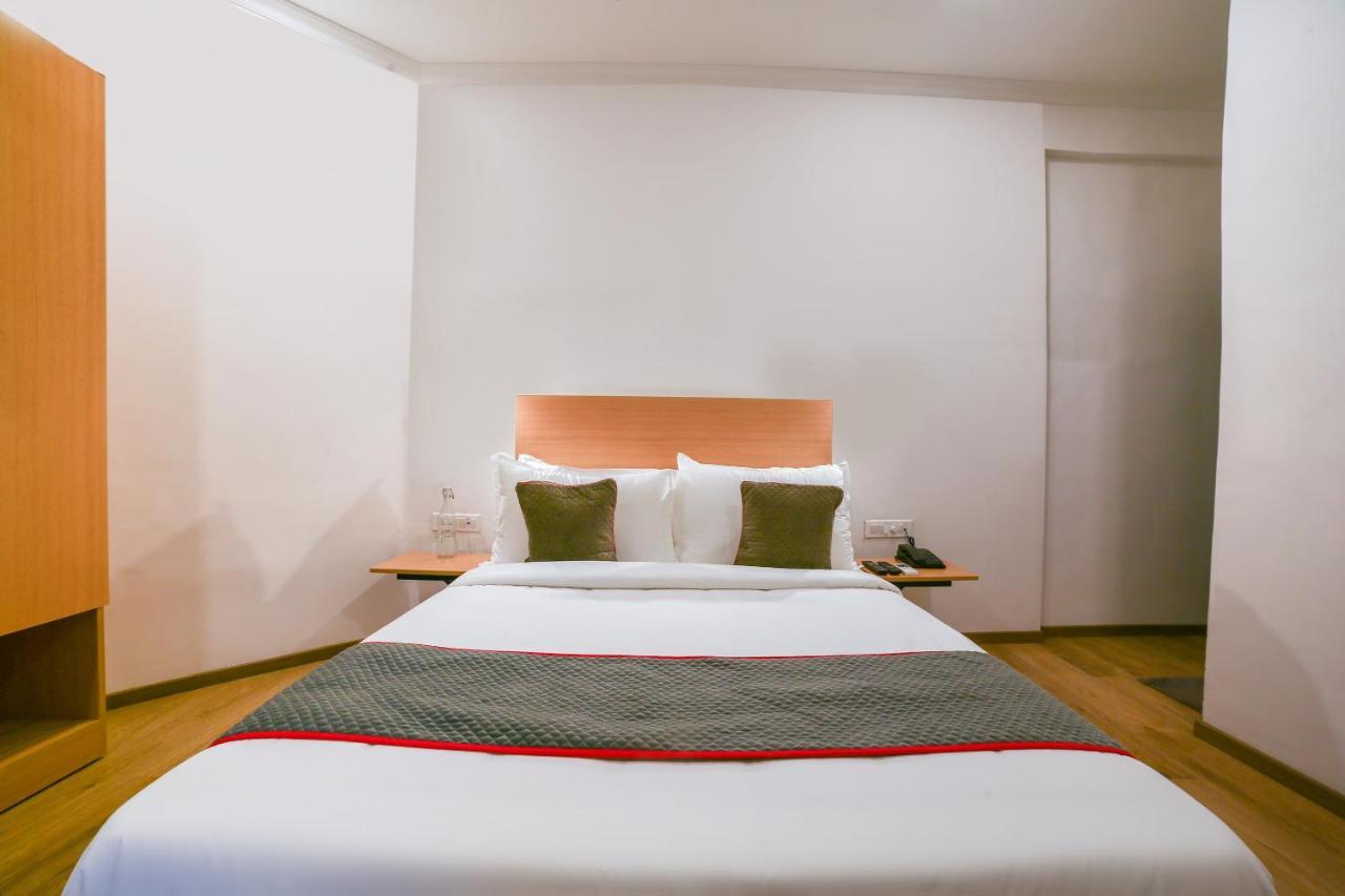 Fabexpress Highway Residency Hotel Mumbai  Buitenkant foto