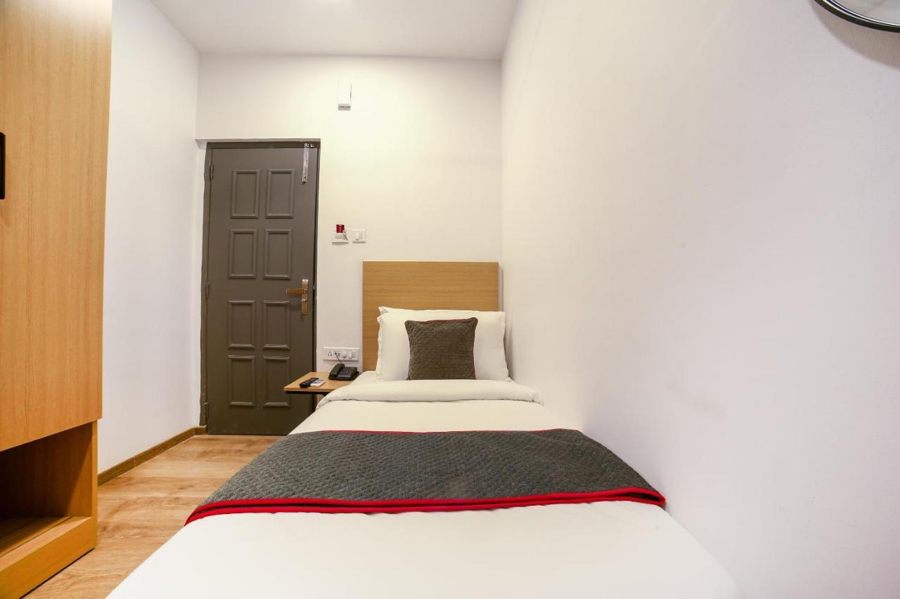 Fabexpress Highway Residency Hotel Mumbai  Buitenkant foto